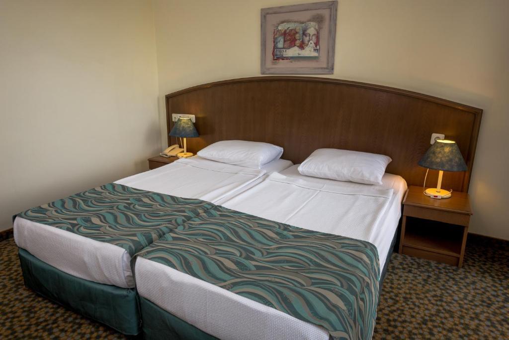 Dosi Hotel Side Exterior photo